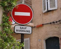 Sécurité routière : pourquoi le panneau B1 peut éviter des accidents ?